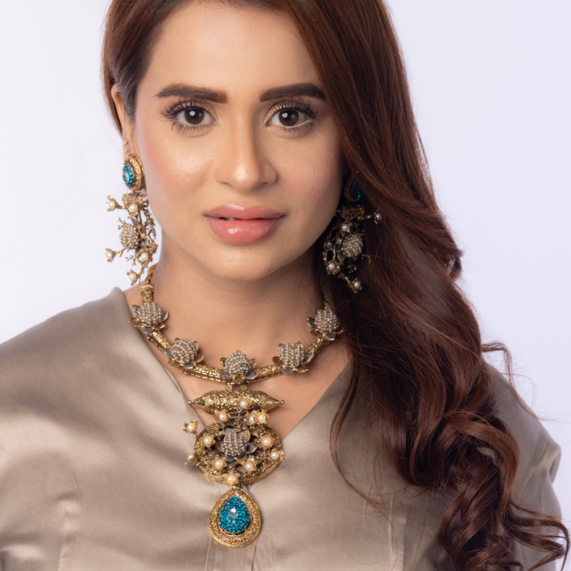 Crystline Heritage Necklace Set